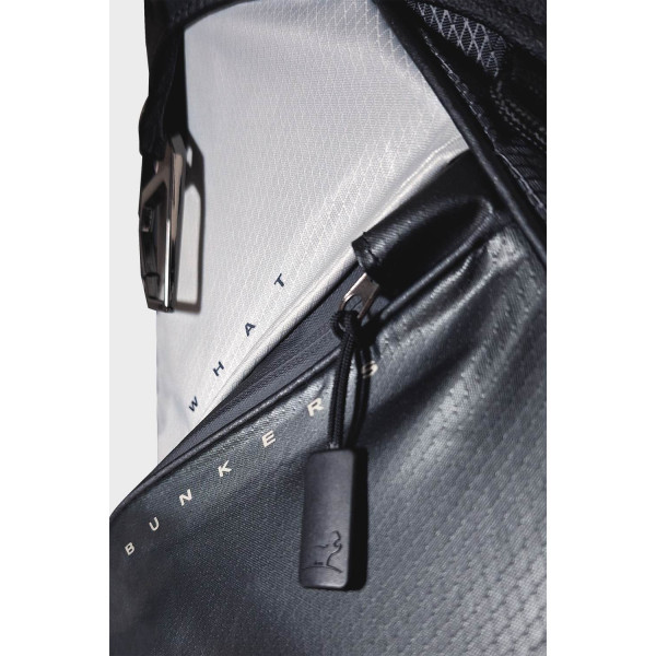 What Bunkers Kesha Hybrid 6 Vandtæt Bærebag - Black/Red/Grey